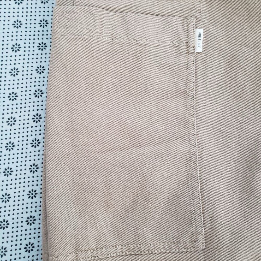 Nike Life Men's Size L Premium Twill Multi Pockets Cargo Pants Khaki HJ0643-297 - Picture 10 of 12